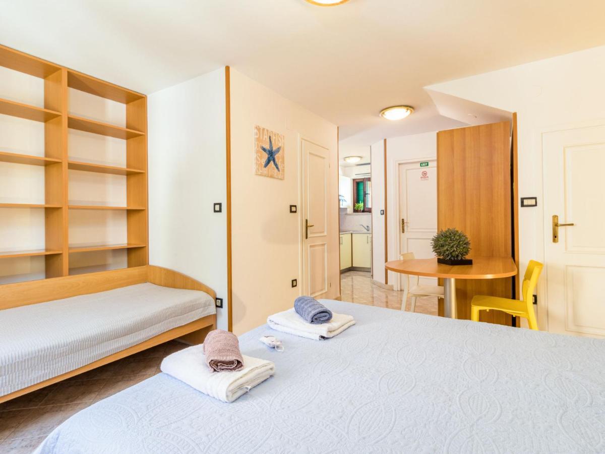 Apartment Antonella & Napoletano-1 By Interhome อูมัค ภายนอก รูปภาพ