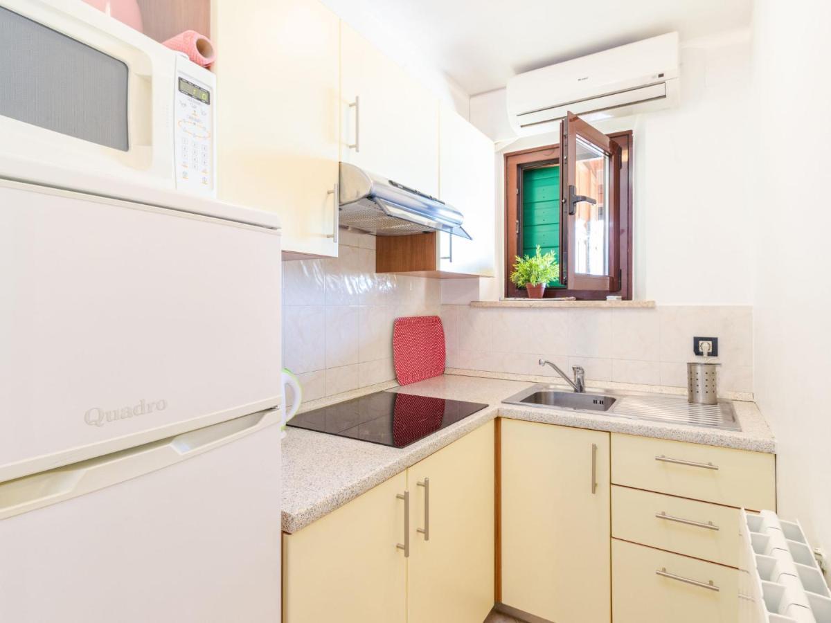 Apartment Antonella & Napoletano-1 By Interhome อูมัค ภายนอก รูปภาพ